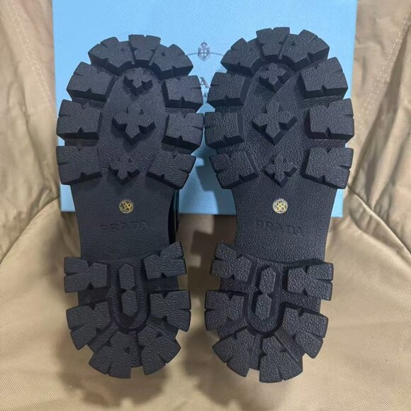 Prada Women's Black Loafers - Picture 5 of 5